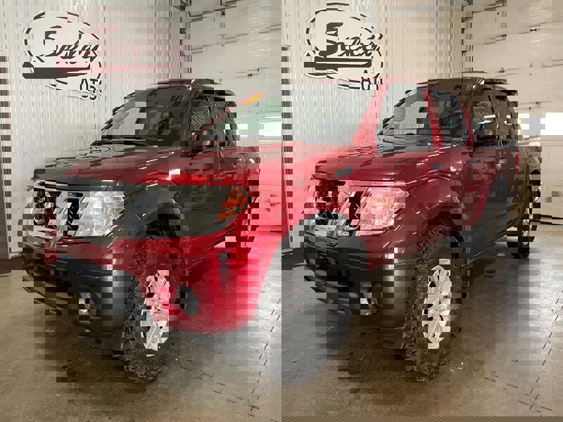 Used 2019 Nissan Frontier SV image 2