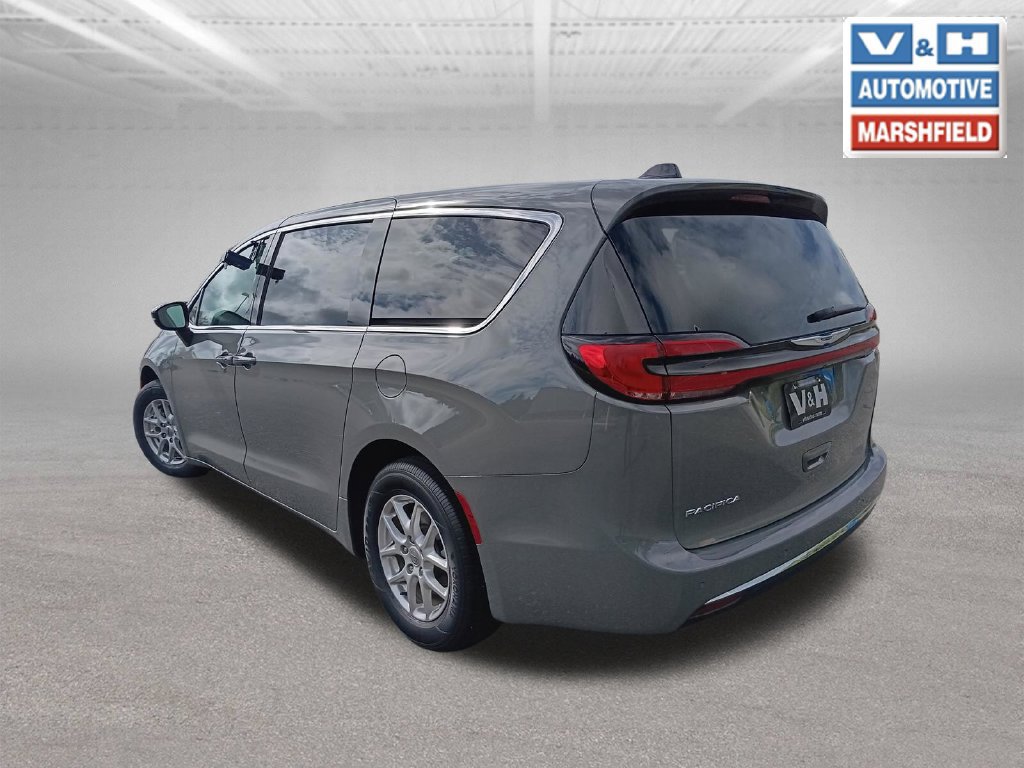 Used 2025 Chrysler Pacifica Select FWD image 26