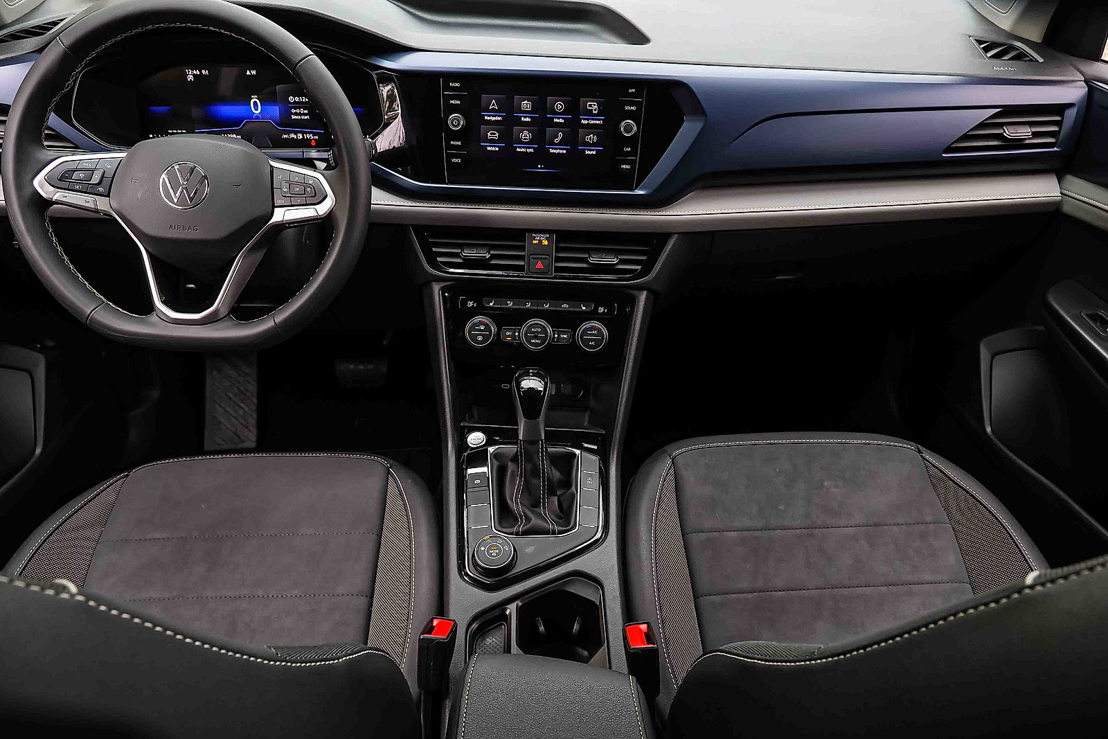 Used 2024 Volkswagen Taos SE image 21