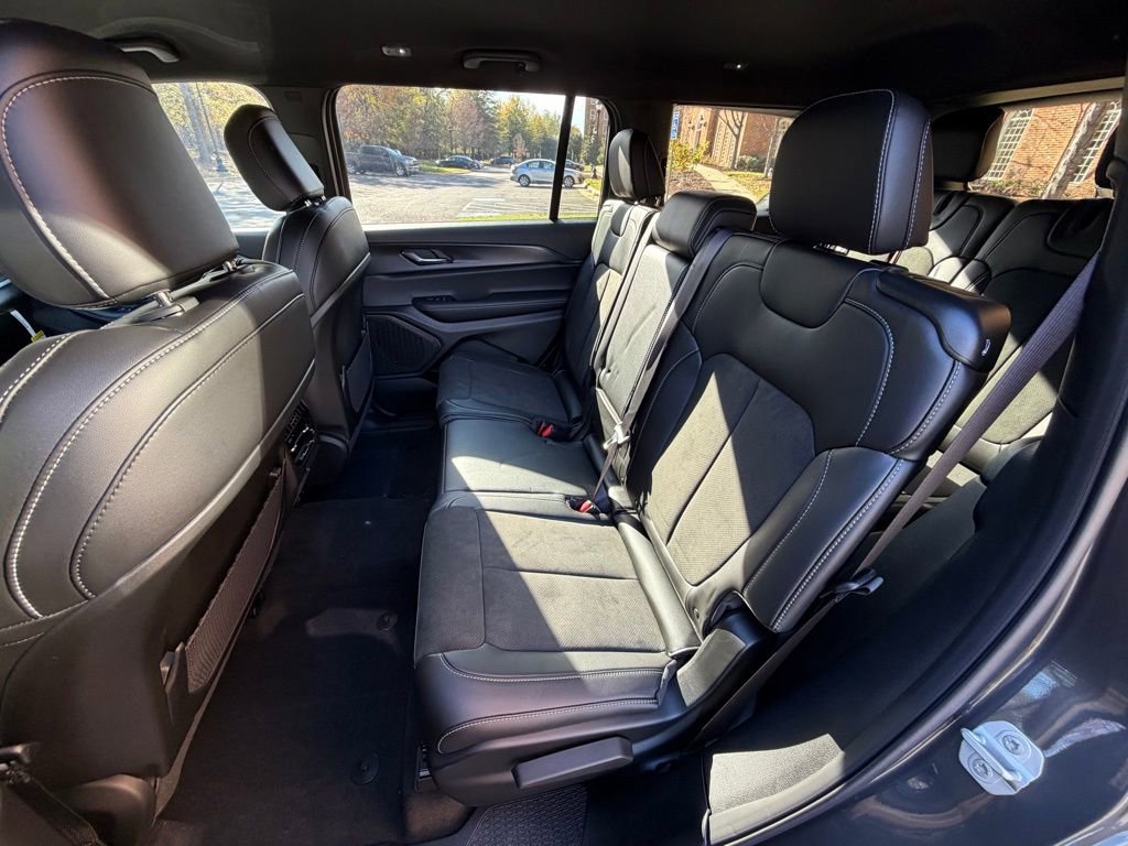 New 2025 Jeep Grand Cherokee L Laredo image 12