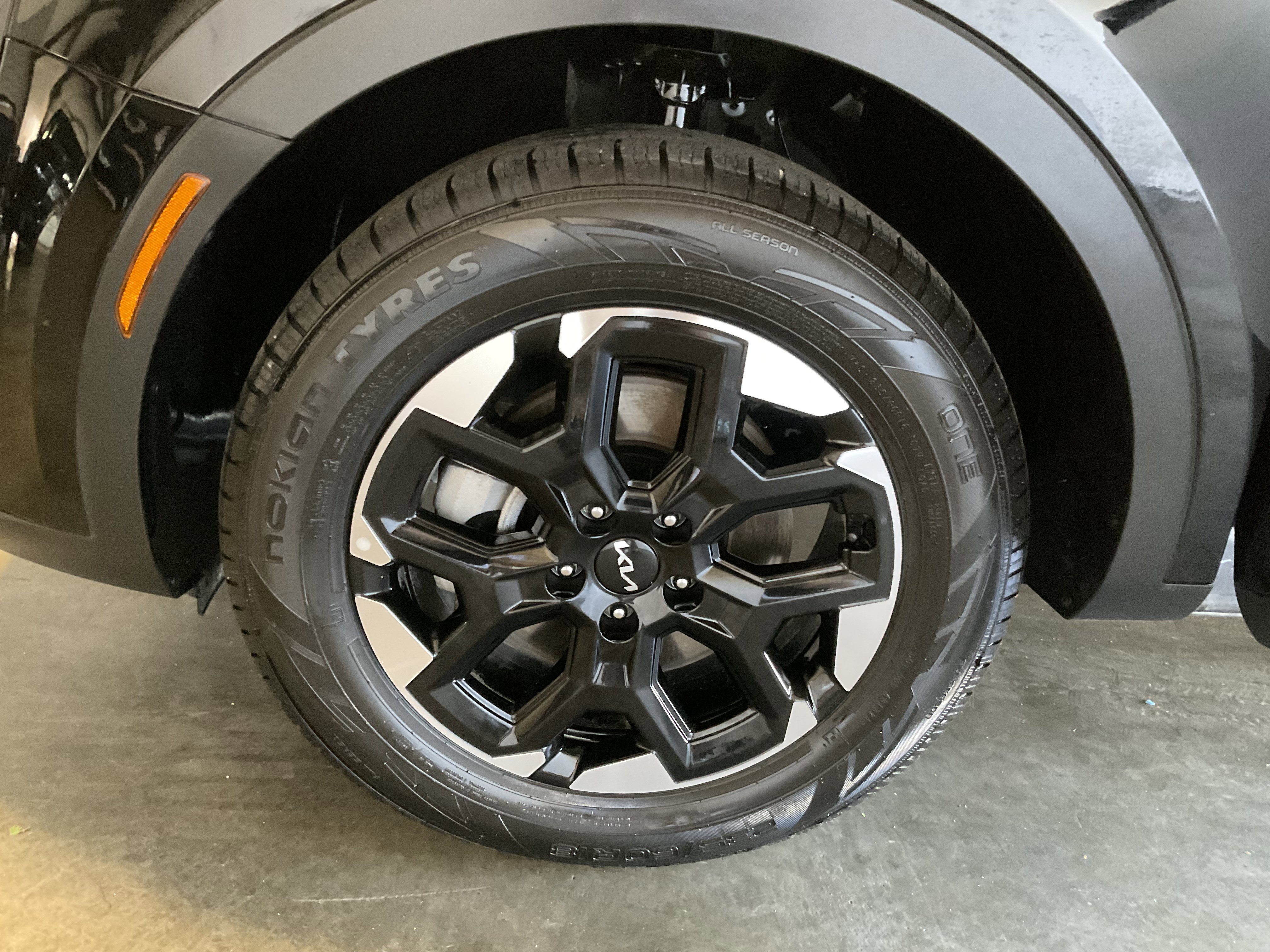 Used 2024 Kia Sorento S image 11