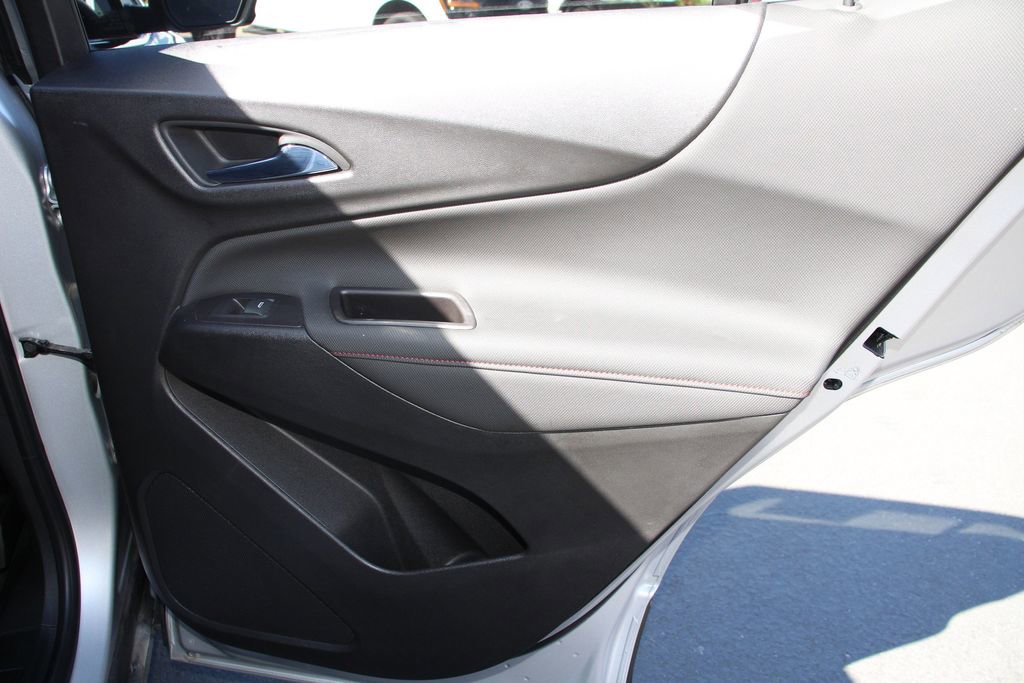 Used 2022 Chevrolet Equinox RS w/ Infotainment Package FWD image 26