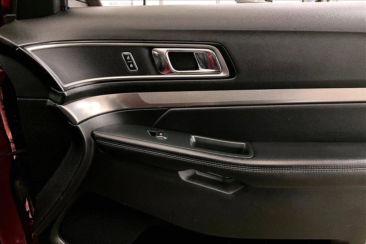 Used 2018 Ford Explorer XLT w/ Equipment Group 201A image 23