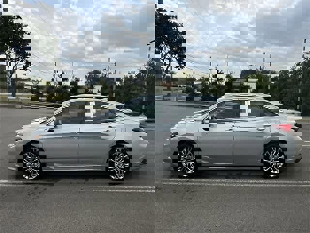 Used 2021 Toyota Avalon Limited image 2