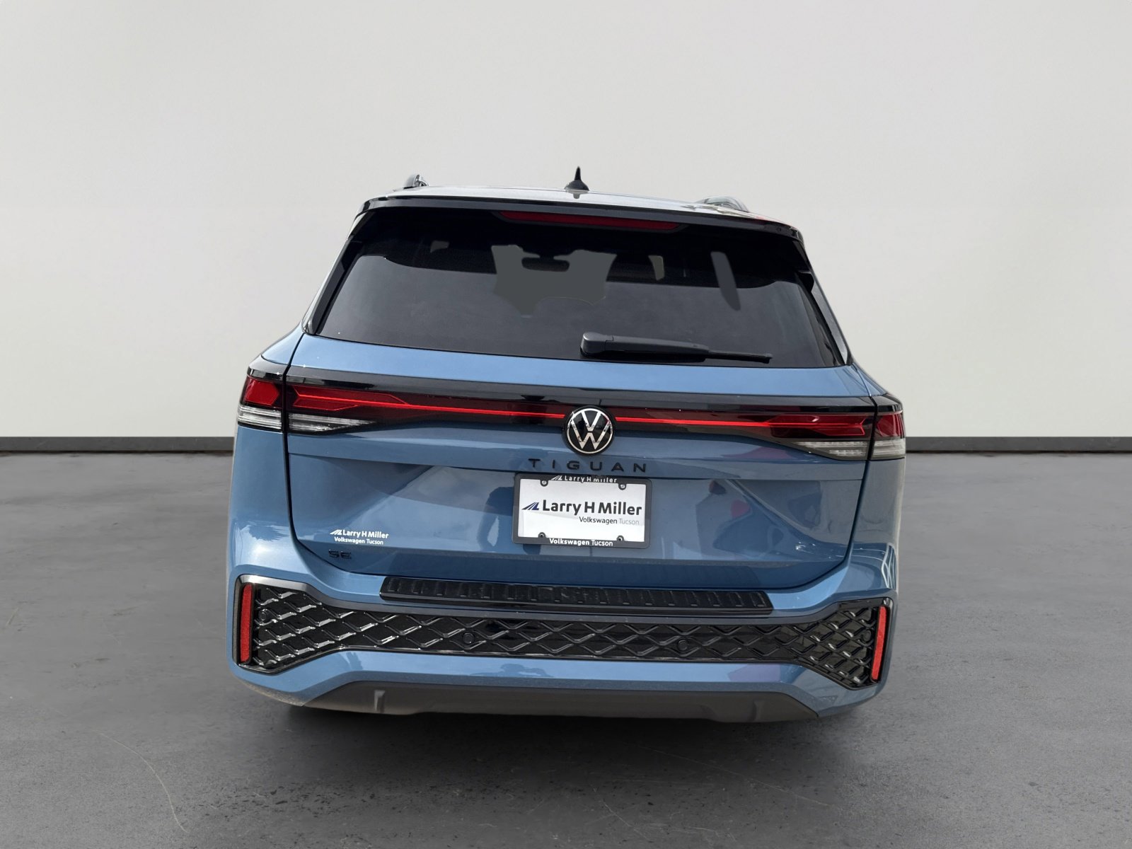New 2026 Volkswagen Tiguan SE R-Line image 5