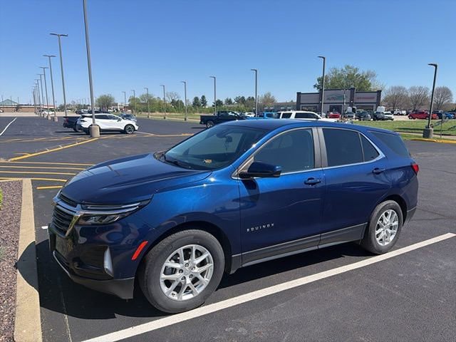 Used 2022 Chevrolet Equinox LT image 2