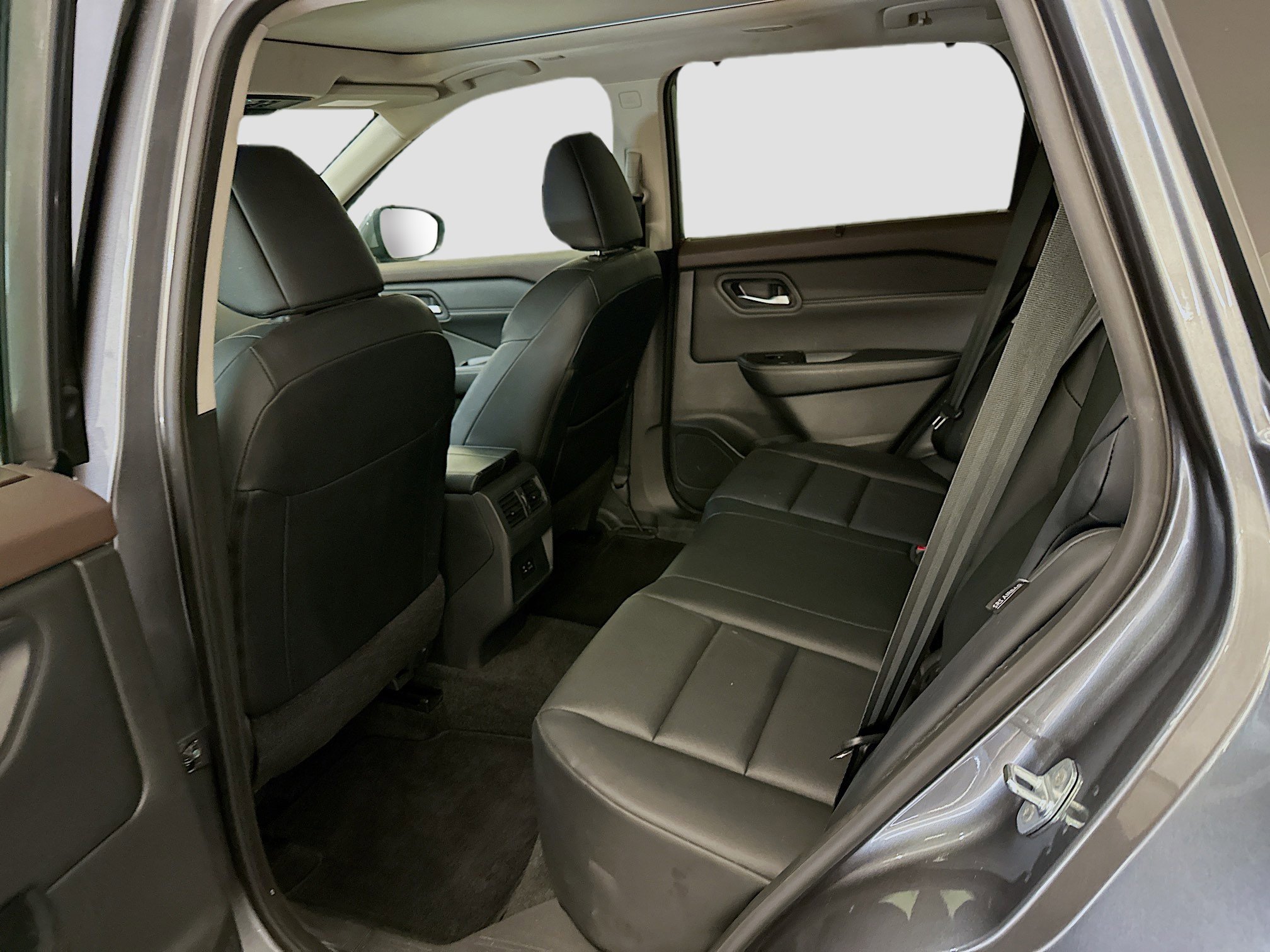 Used 2023 Nissan Rogue SV w/ SV Premium Package image 29