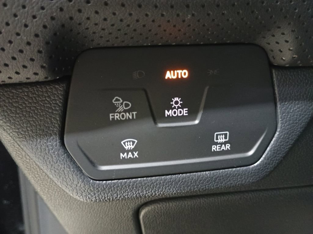 Used 2024 Volkswagen Atlas Cross Sport SE image 12