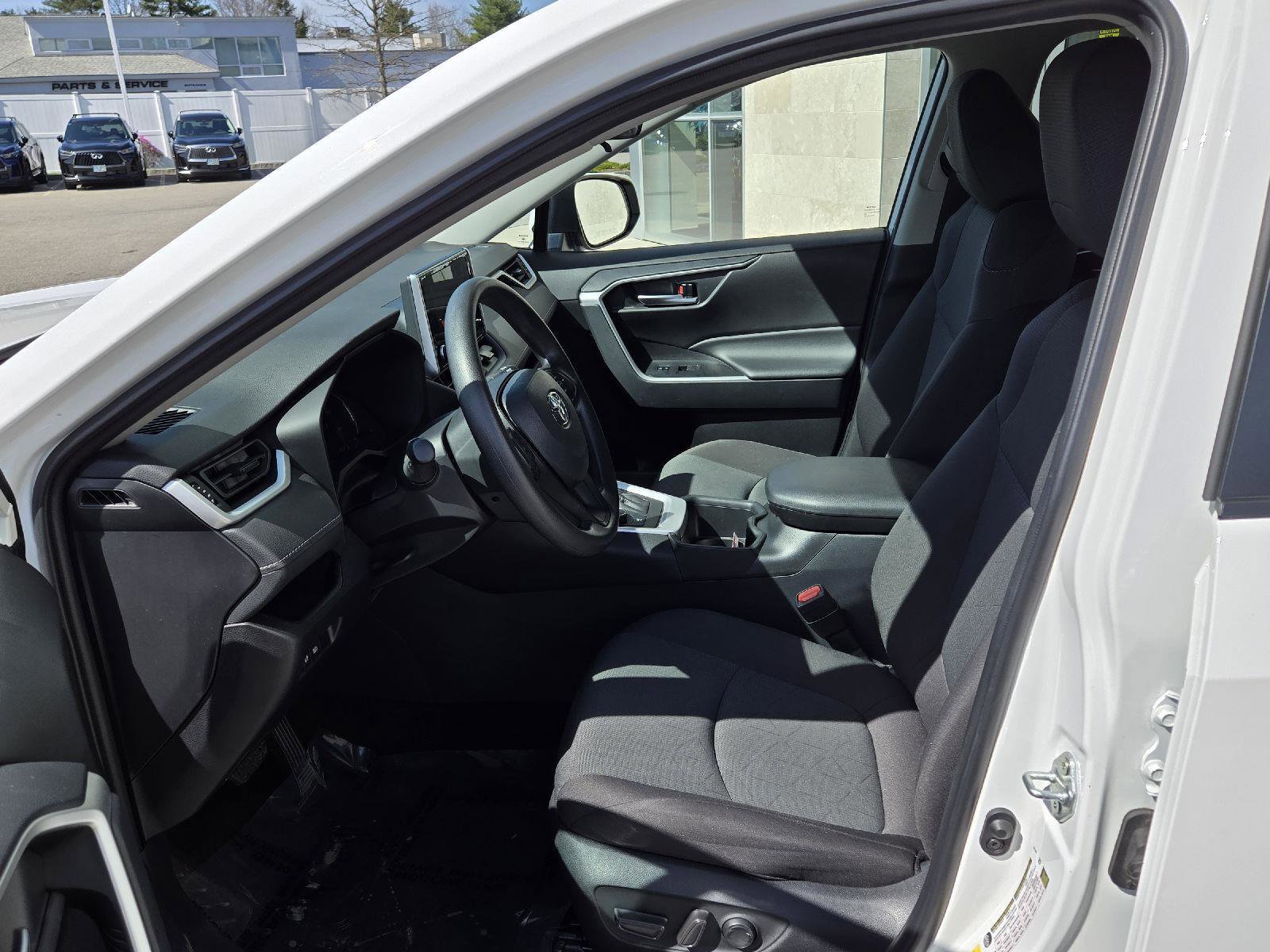 Used 2025 Toyota RAV4 XLE AWD/4WD image 4
