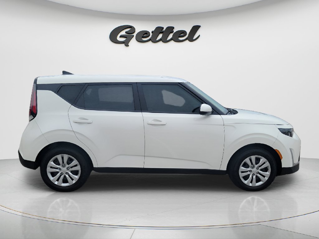 Used 2025 Kia Soul LX FWD image 4