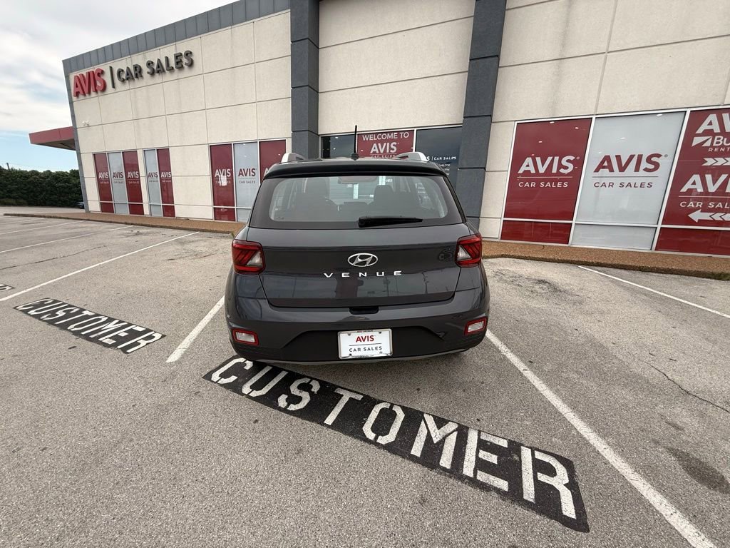 Used 2025 Hyundai Venue SEL FWD image 6