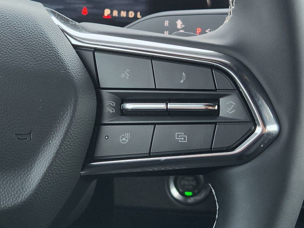 Used 2025 Chevrolet Traverse LT w/ Driver Confidence Package image 29