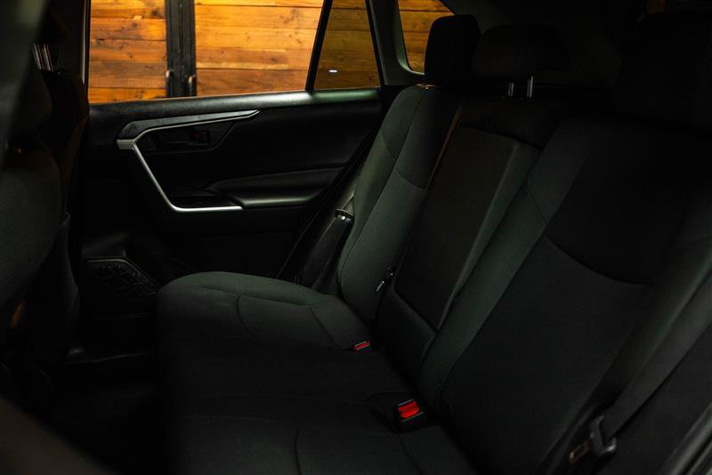 Used 2021 Toyota RAV4 LE FWD image 10