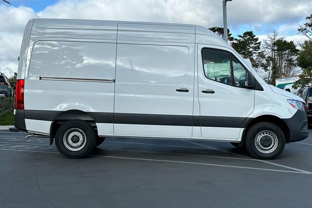 Used 2024 Mercedes-Benz Sprinter 3500 image 3