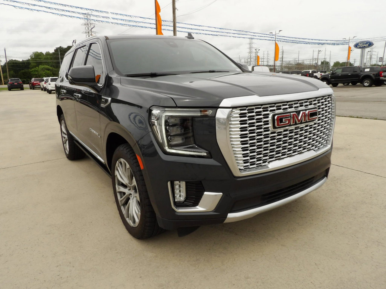 Used 2021 GMC Yukon Denali w/ Denali Premium Package image 4