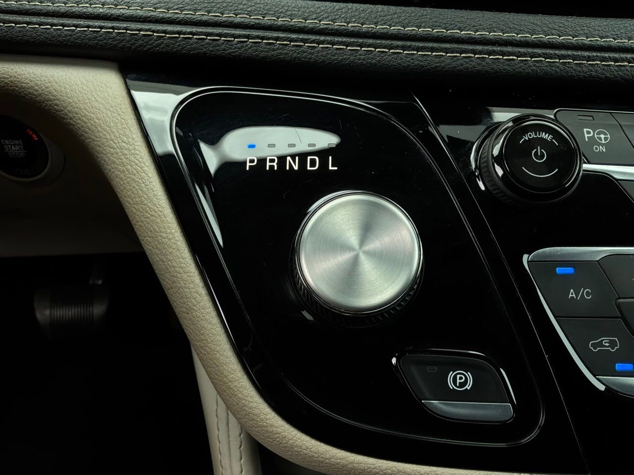 Used 2022 Chrysler Pacifica Limited FWD image 30