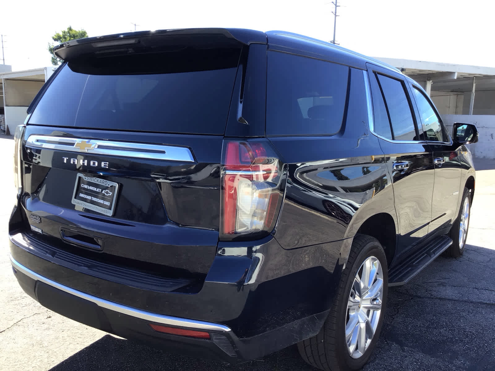 Used 2023 Chevrolet Tahoe High Country w/ LPO, Illumination Package image 4