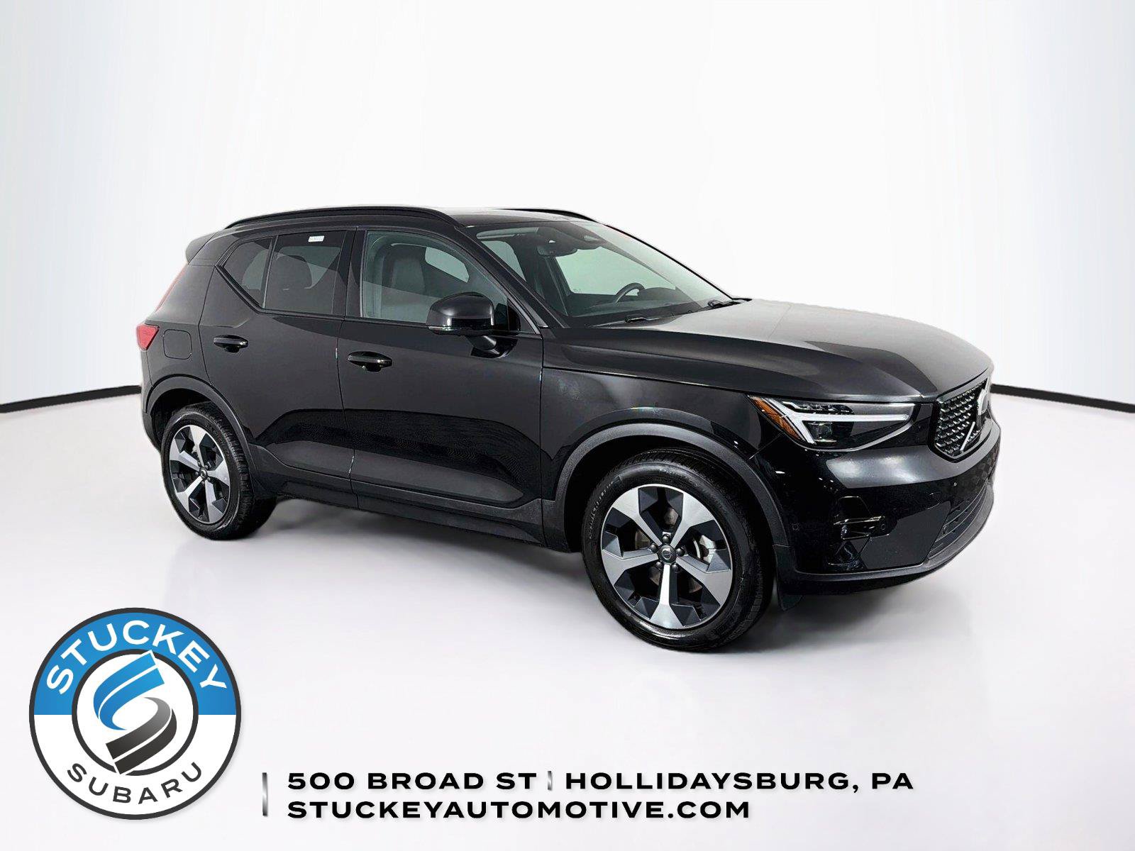 Used 2026 Volvo XC40 B5 Plus AWD/4WD image 1