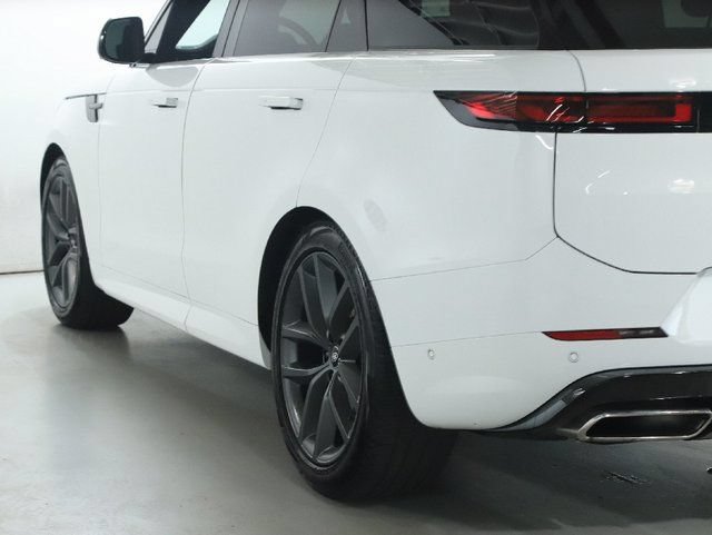 Used 2024 Land Rover Range Rover Sport Dynamic SE AWD/4WD image 6