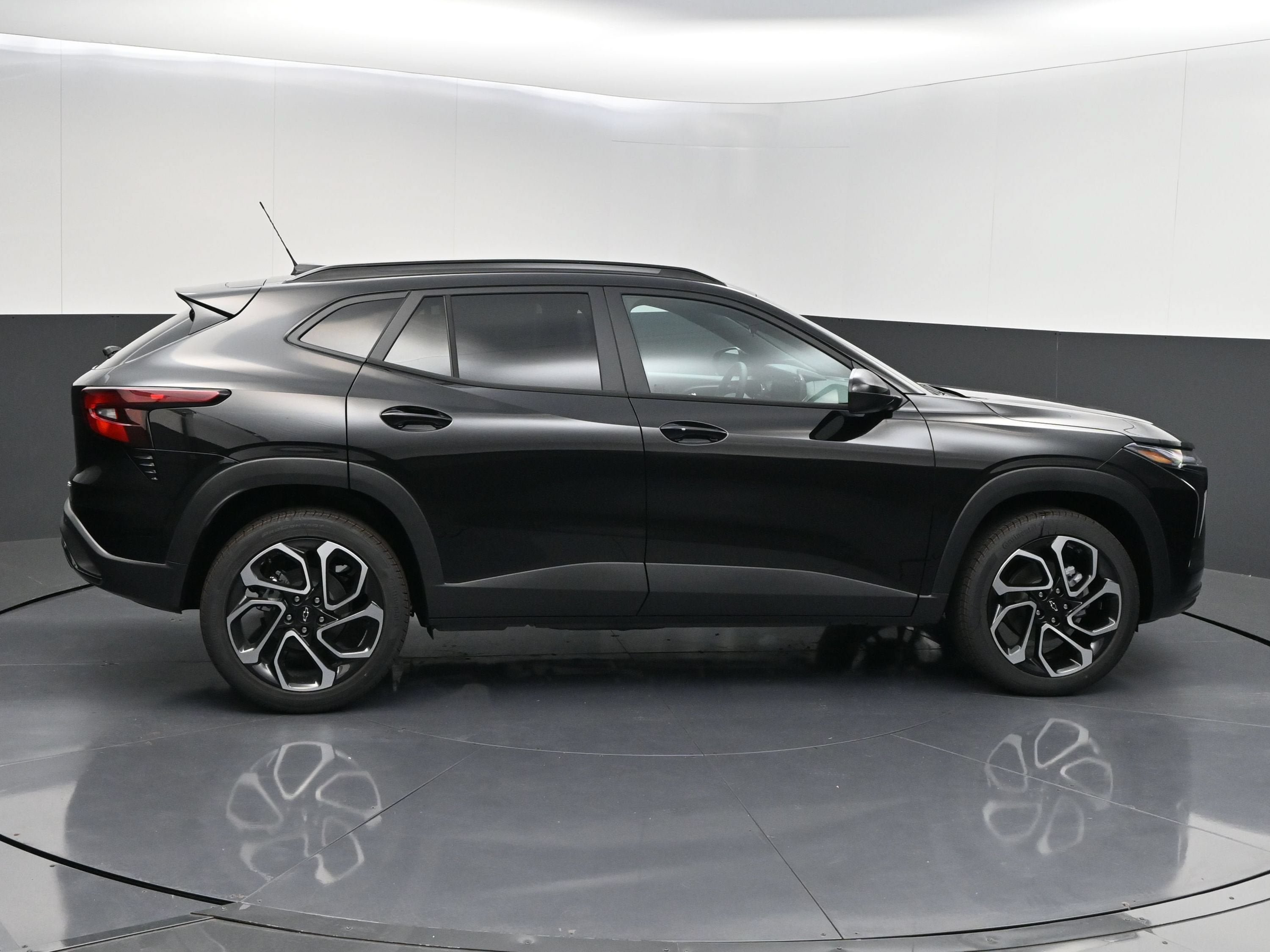 New 2026 Chevrolet Trax RS w/ Sunroof Package FWD image 9