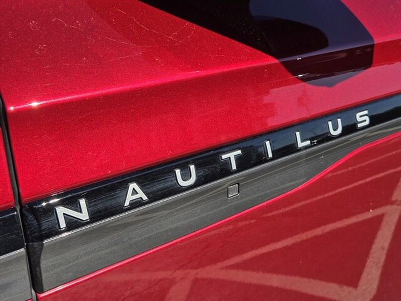 Used 2024 Lincoln Nautilus Reserve w/ Jet Appearance Package (87T) AWD/4WD image 10