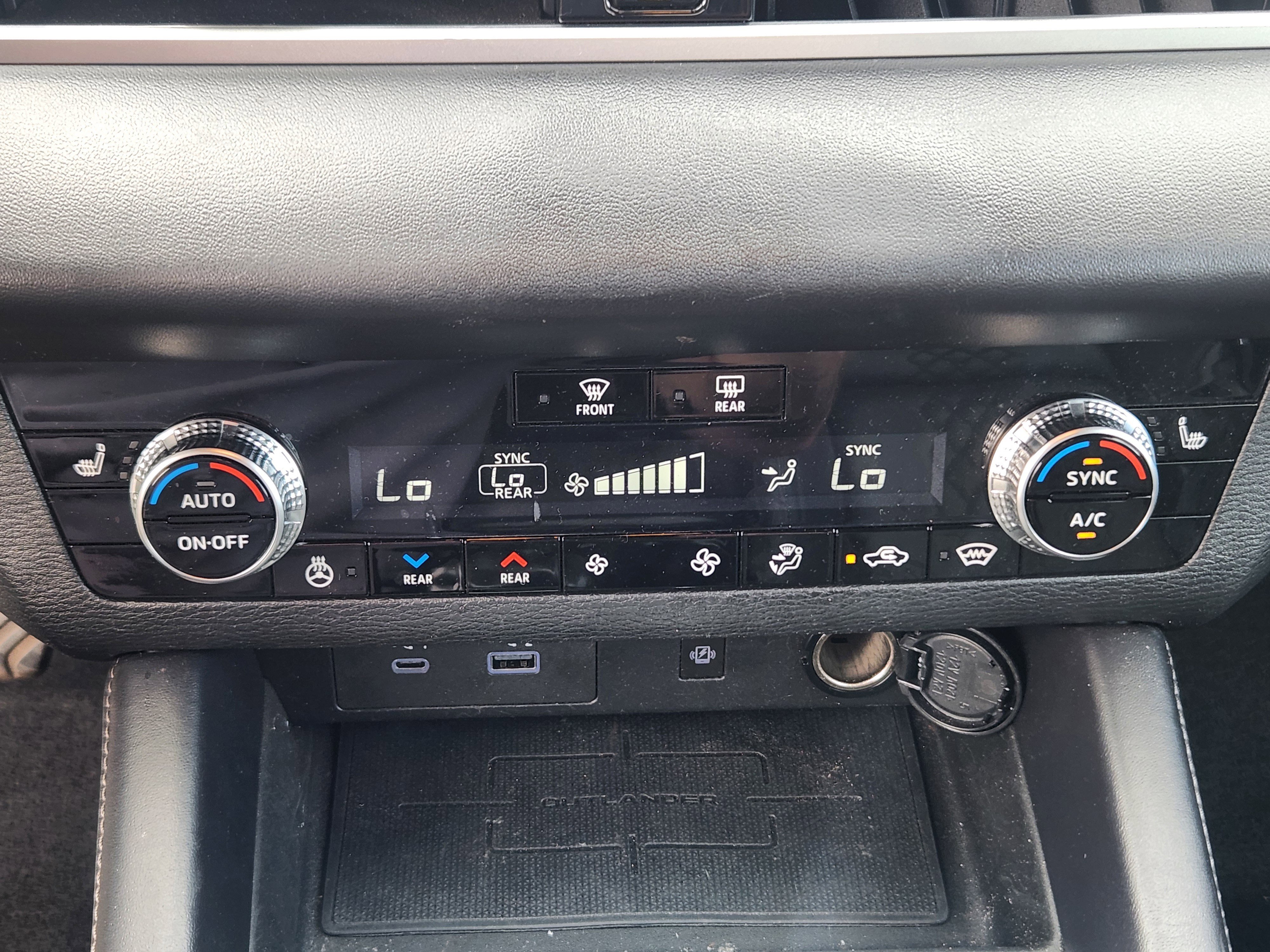 Used 2025 Mitsubishi Outlander SEL AWD/4WD image 14