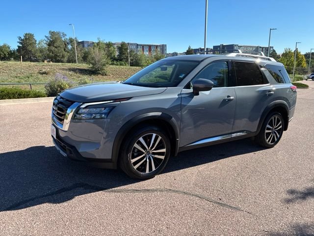 Used 2025 Nissan Pathfinder Platinum AWD/4WD image 3
