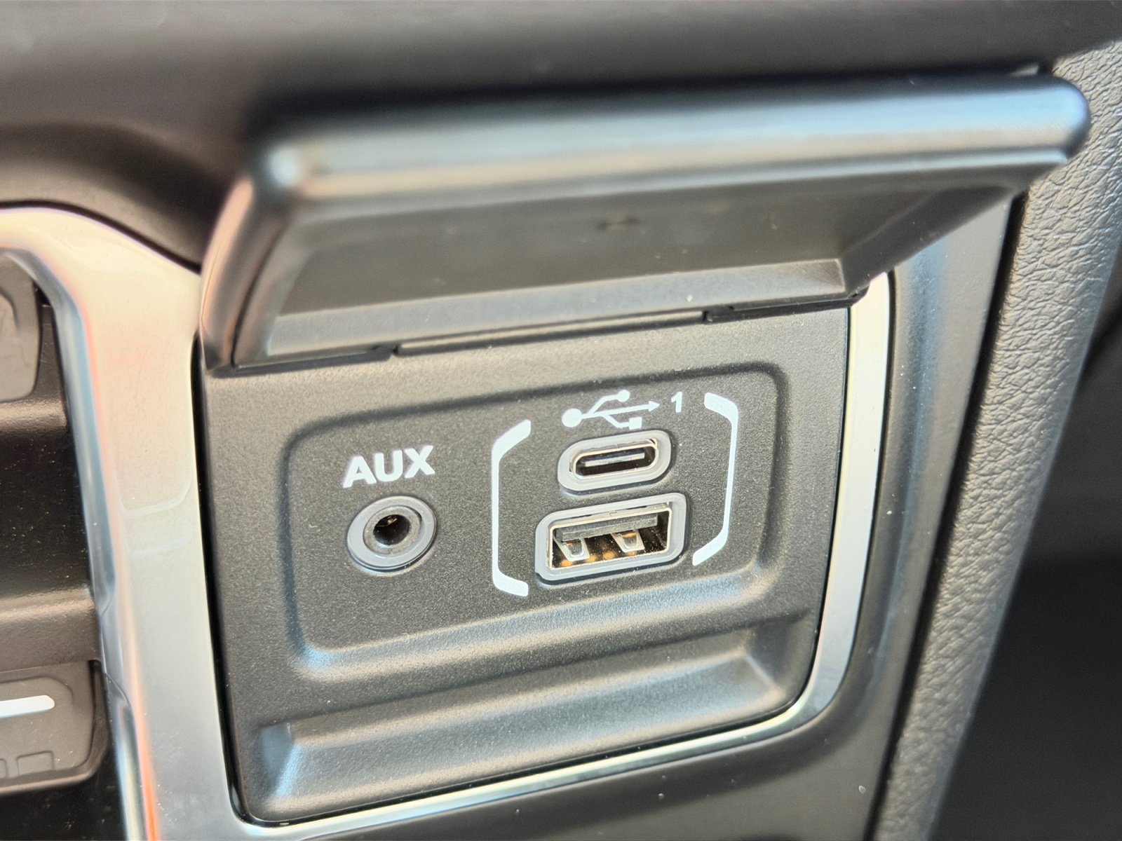 Used 2025 Jeep Wrangler Unlimited Rubicon AWD/4WD image 16