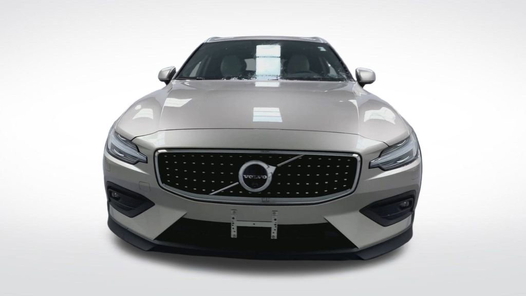 New 2026 Volvo V60 B5 Cross Country Ultra w/ Protection Package Premier image 17