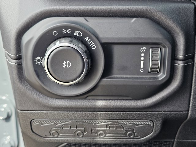 New 2025 Jeep Wrangler Unlimited Rubicon w/ XTREMEE 35" Tire Package image 19