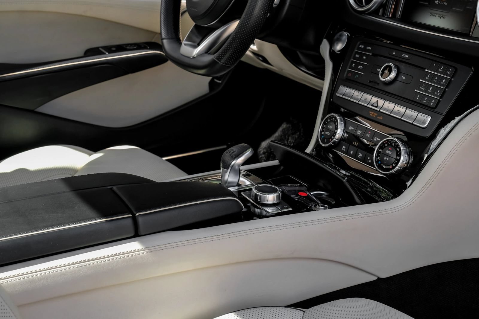 Used 2020 Mercedes-Benz SL 550 image 32