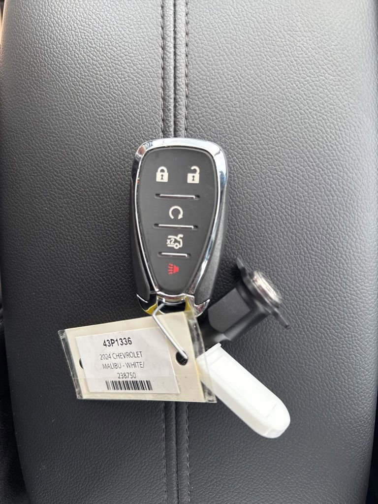 Used 2024 Chevrolet Malibu LT image 33