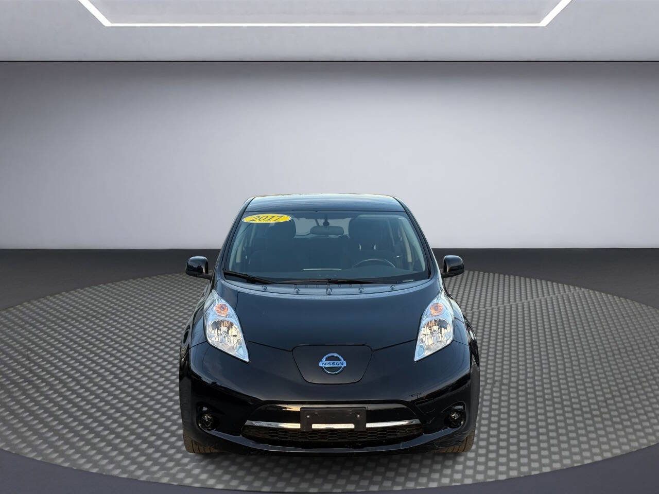 Used 2017 Nissan Leaf SV image 2