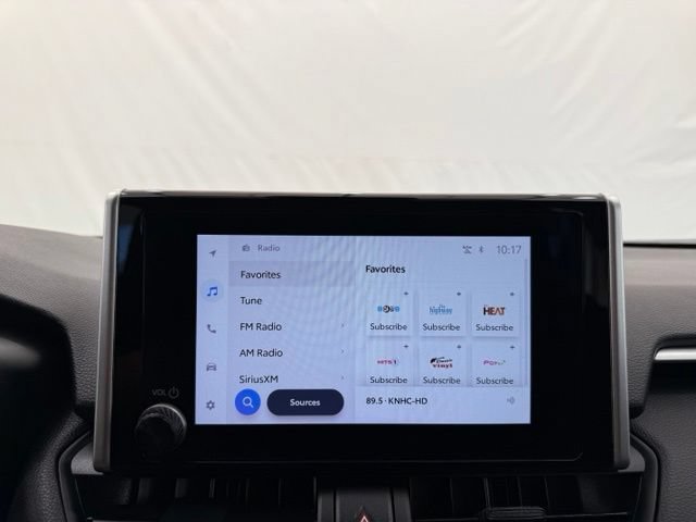 Used 2025 Toyota RAV4 XLE FWD image 32