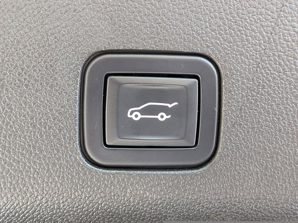 Used 2022 Cadillac Escalade ESV Sport Platinum w/ Heavy-Duty Trailer Package image 16