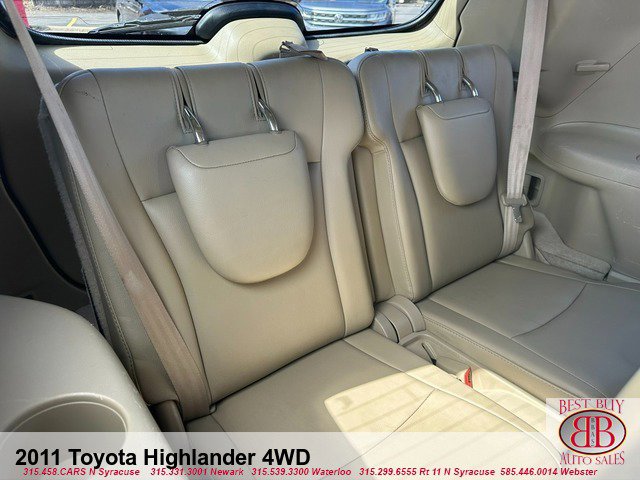 Used 2011 Toyota Highlander SE w/ Tow Pkg AWD/4WD image 11
