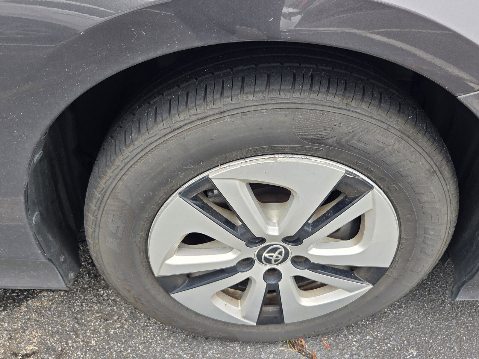 Used 2018 Toyota Prius Four FWD image 3