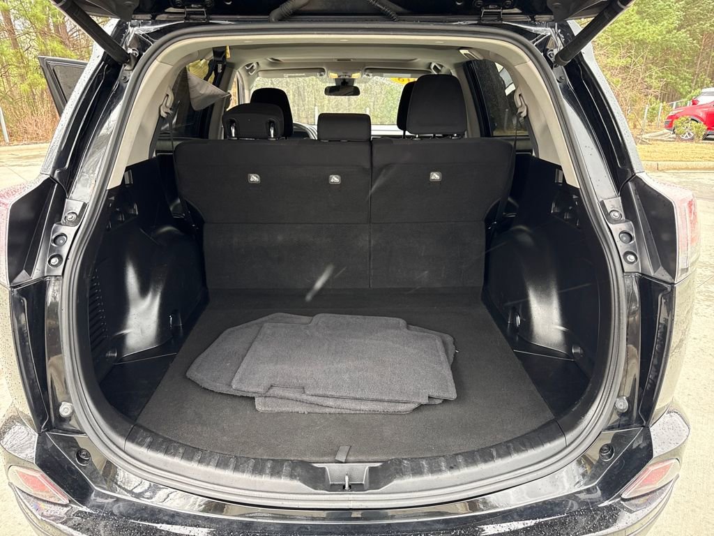 Used 2018 Toyota RAV4 XLE image 25