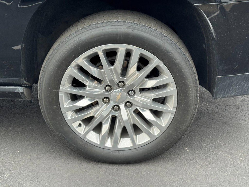 Used 2024 Chevrolet Suburban High Country image 10