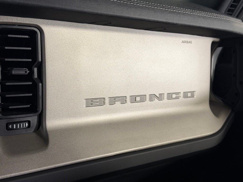 Used 2025 Ford Bronco Outer Banks AWD/4WD image 20