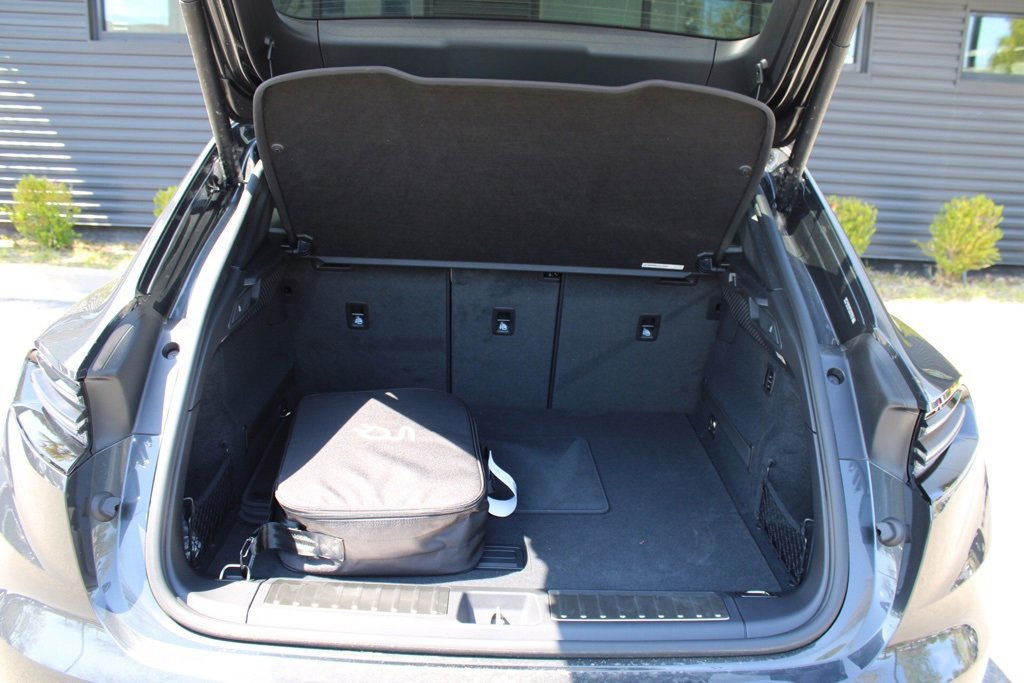 New 2024 Porsche Macan 4 Electric image 37