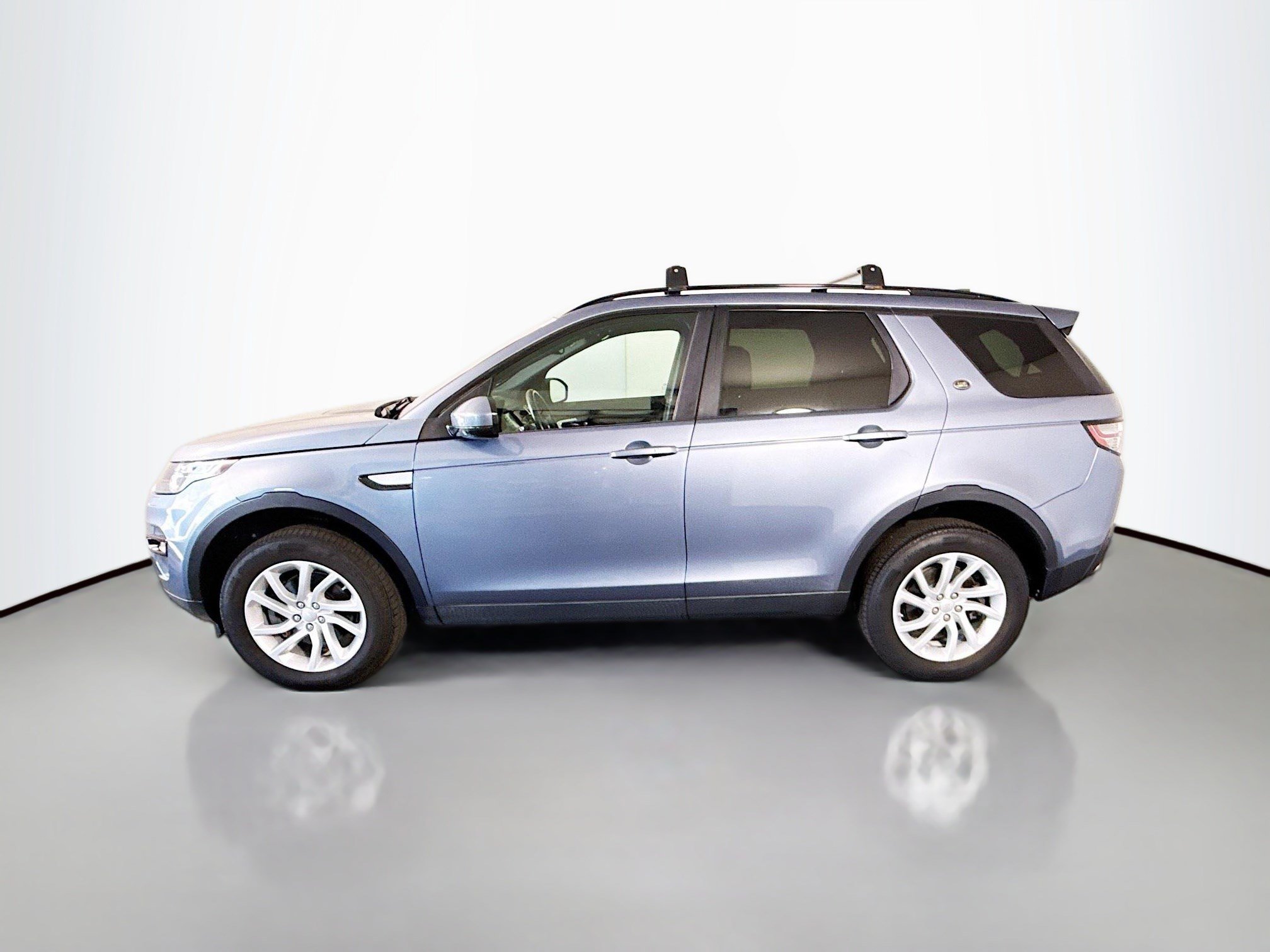 Used 2019 Land Rover Discovery Sport HSE AWD/4WD image 6