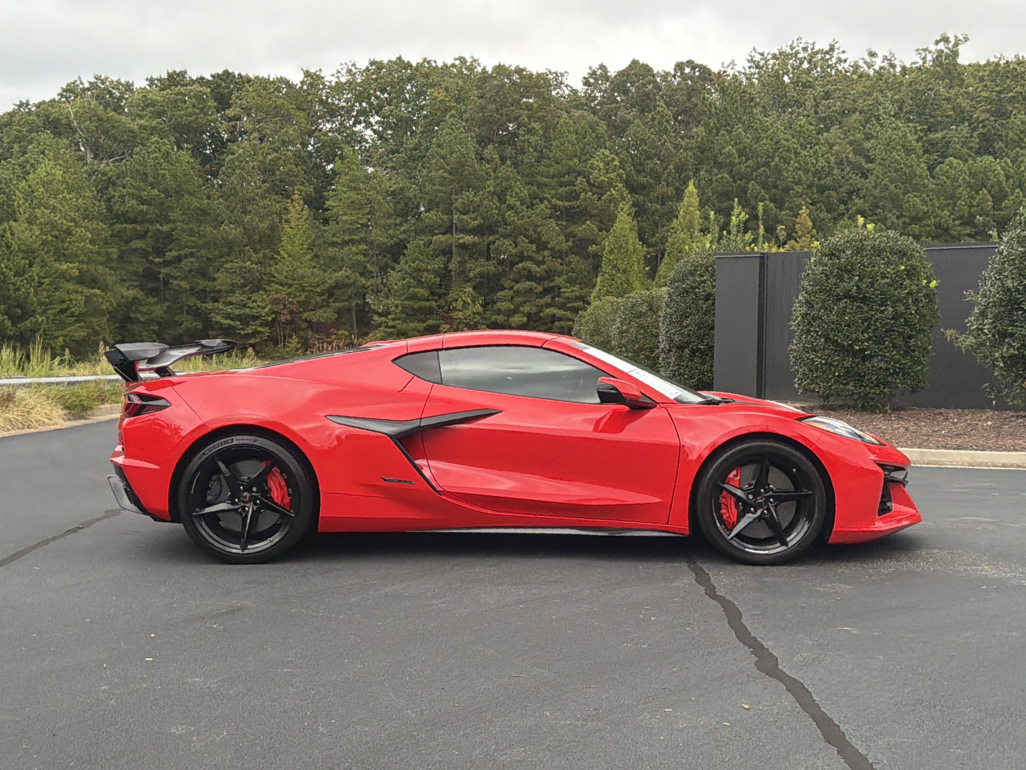 Used 2025 Chevrolet Corvette E-Ray w/ Stealth Interior Trim Package AWD/4WD image 5