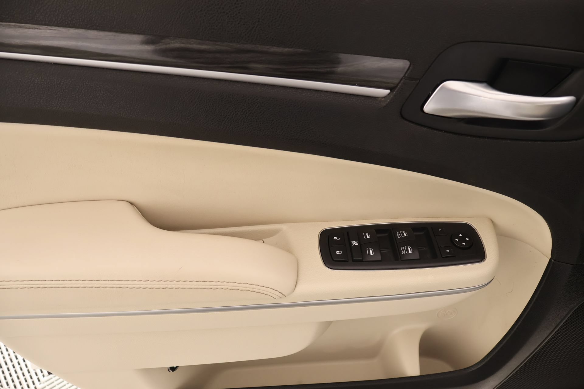 Used 2021 Chrysler 300 Touring w/ Sport Appearance Package RWD image 14
