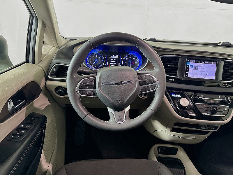 Used 2023 Chrysler Voyager LX image 21