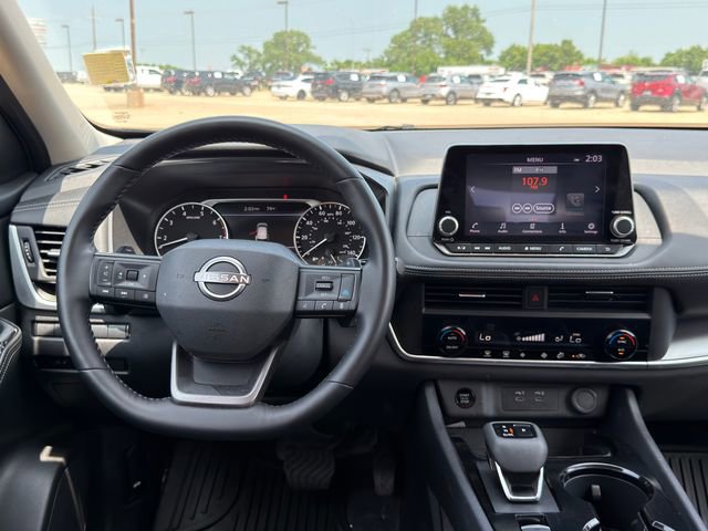 Used 2025 Nissan Rogue SV FWD image 26