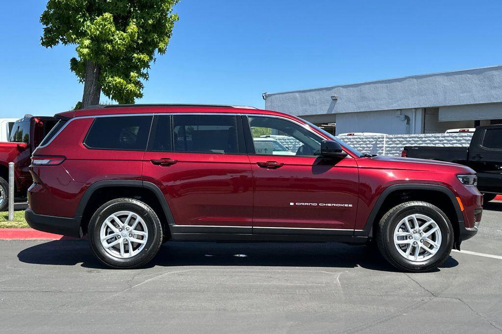 New 2026 Jeep Grand Cherokee L 4WD image 3