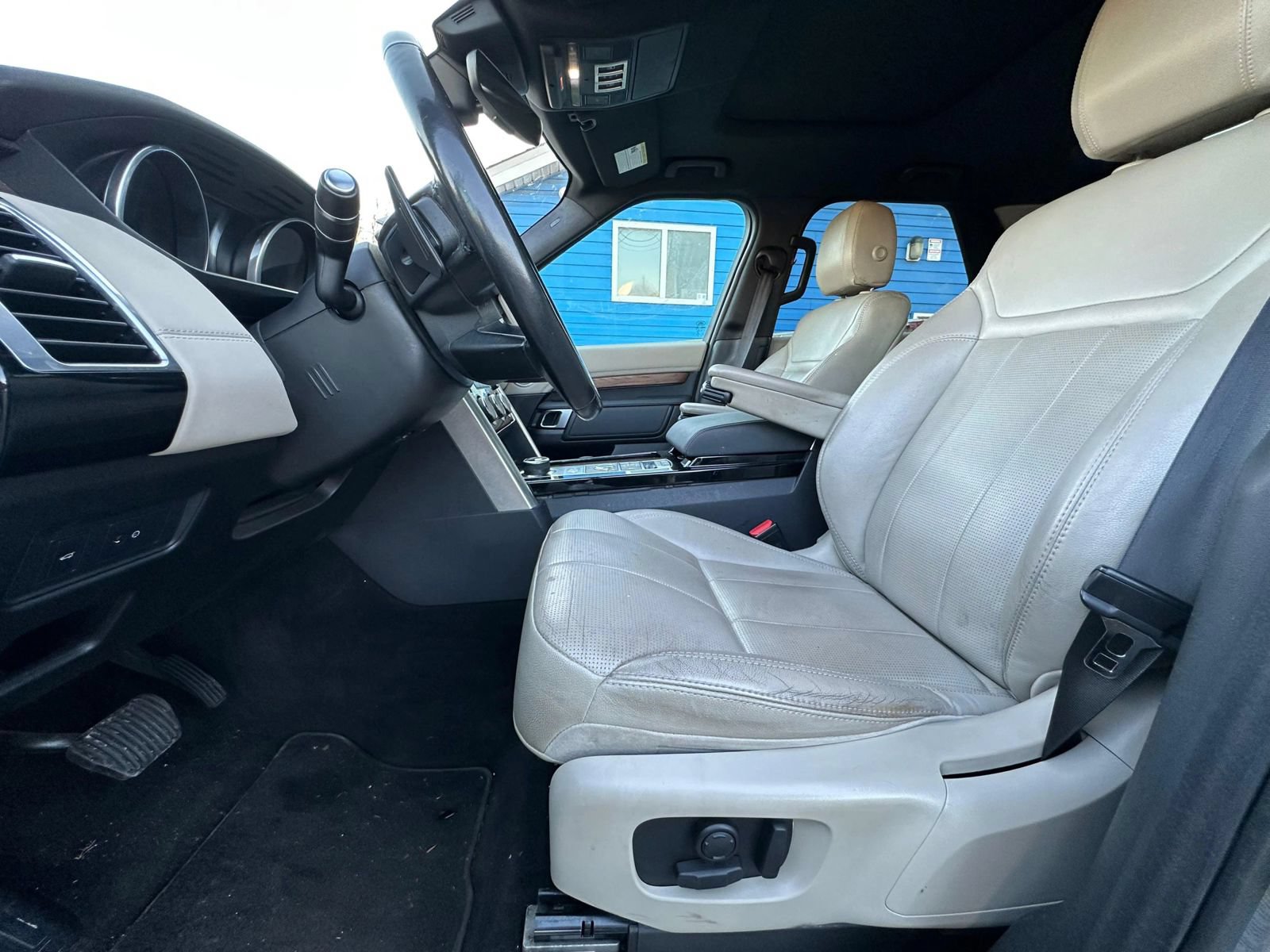 Used 2017 Land Rover Discovery HSE AWD/4WD image 34