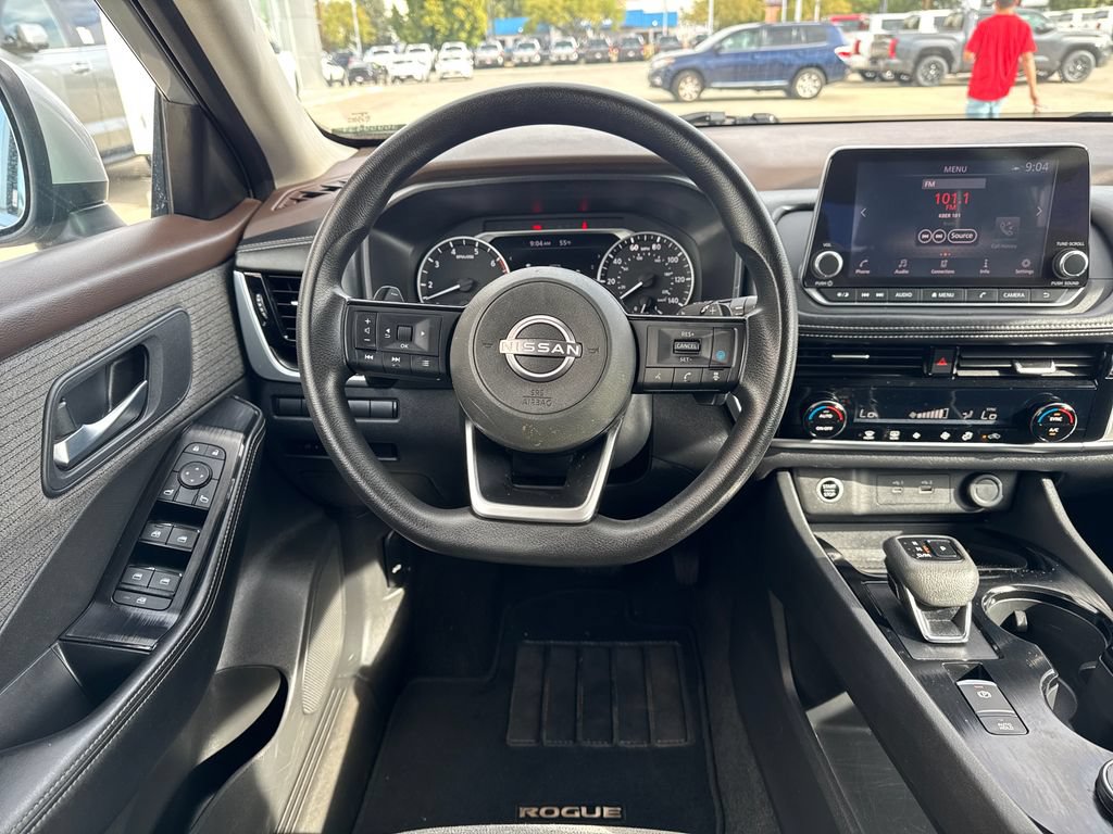 Used 2022 Nissan Rogue SV AWD/4WD image 14