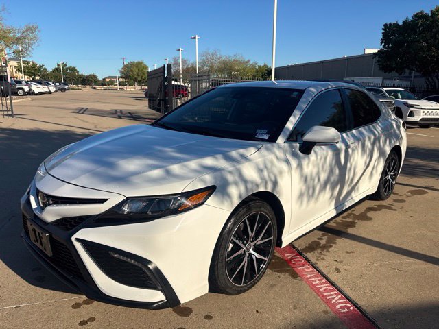 Used 2024 Toyota Camry SE FWD image 1